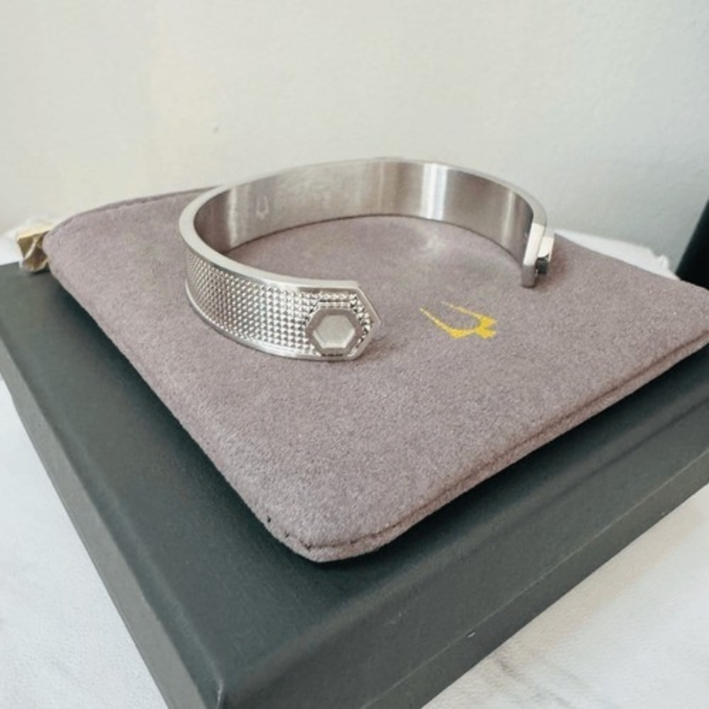 Bulova Precisionist Open Cuff Bracelet, Knurled Texture Design, Silver, NWT - Picture 10 of 16